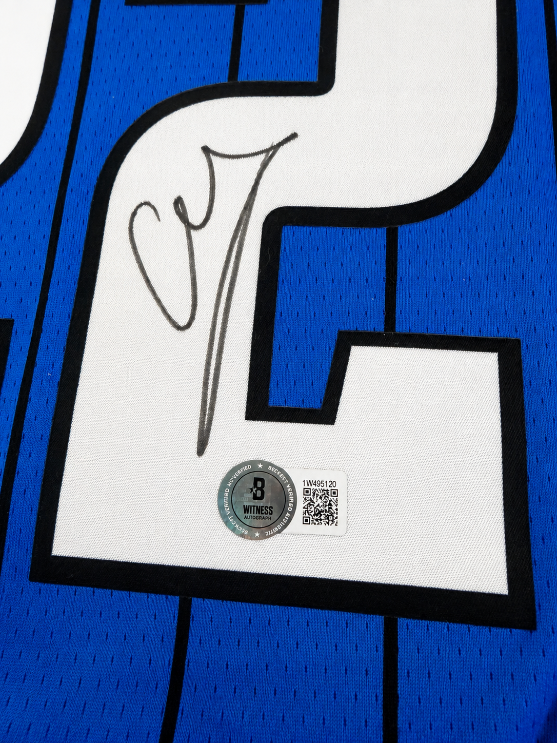 beckett witness authentication label op een gesigneerd jersey